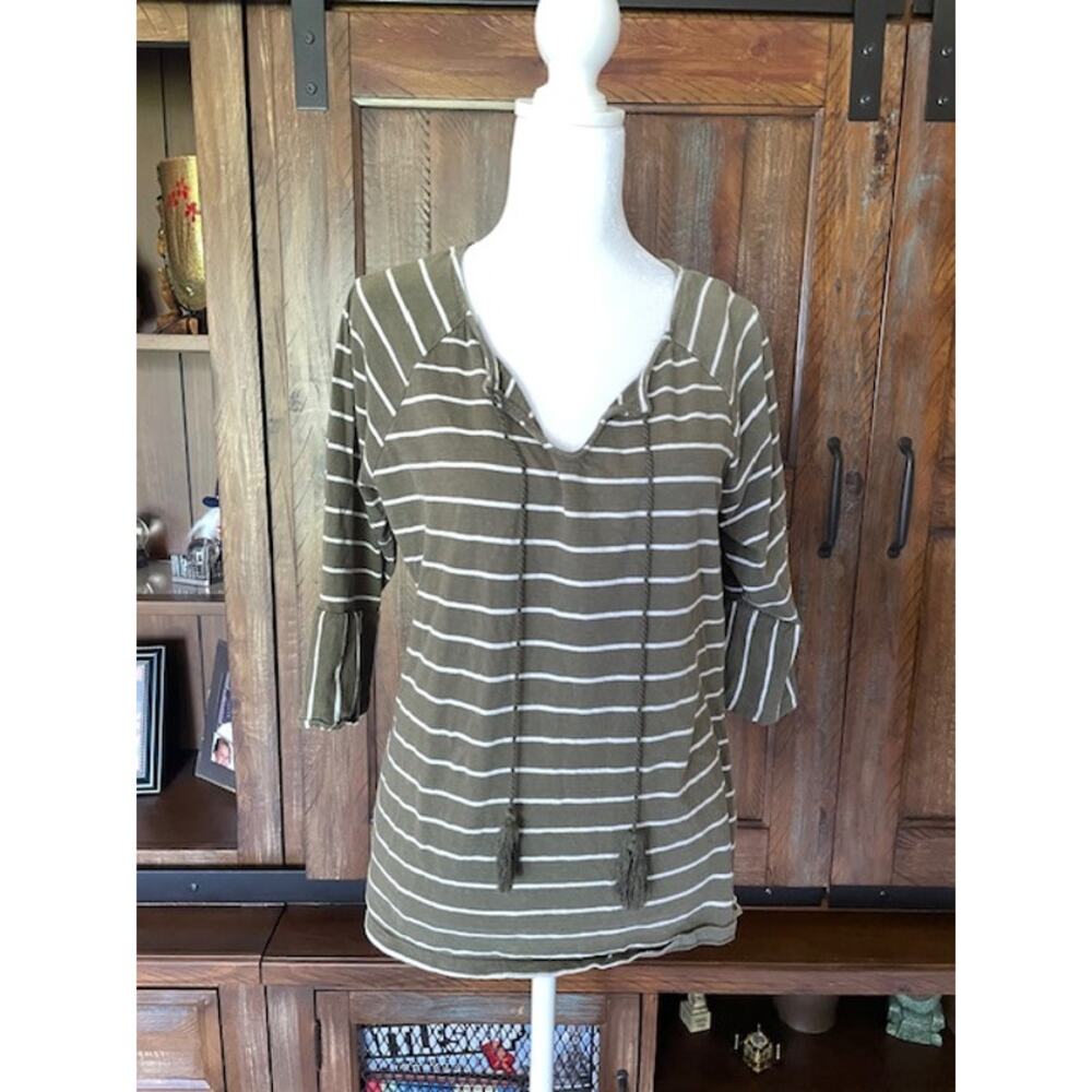 Christopher & Banks Size Petite Medium 3/4 Sleeve V-Neck Knit Top Green White